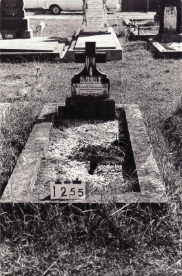 Historic picture of Makaraka cemetery, block MKC, plot 1255A.