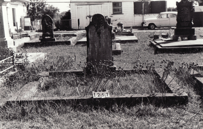 Historic picture of Makaraka cemetery, block MKC, plot 1257.