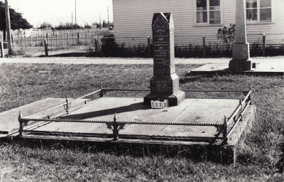 Historic picture of Makaraka cemetery, block MKC, plot 1373.