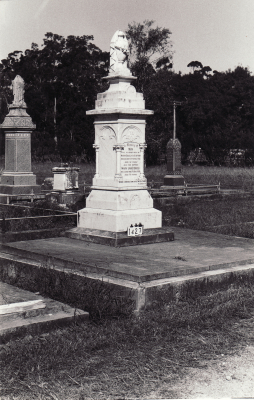 Historic picture of Makaraka cemetery, block MKC, plot 1427.