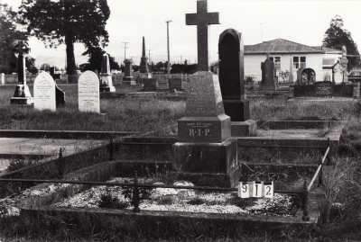 Historic picture of Makaraka cemetery, block MKC, plot 912.