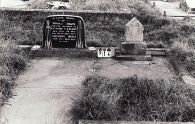 Historic picture of Makaraka cemetery, block MKC, plot 916.