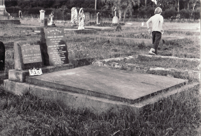 Historic picture of Makaraka cemetery, block MKC, plot 925.