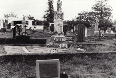 Historic picture of Makaraka cemetery, block MKC, plot 943.