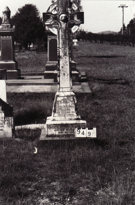 Historic picture of Makaraka cemetery, block MKC, plot 949.