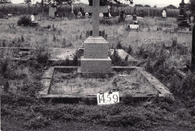 Historic picture of Makaraka cemetery, block MKE, plot 1459.