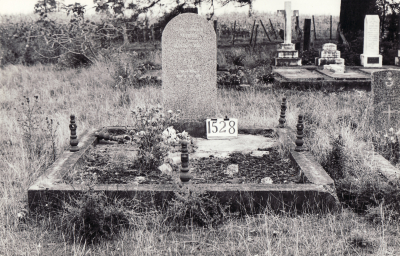 Historic picture of Makaraka cemetery, block MKE, plot 1528.