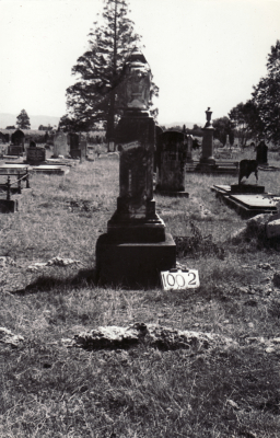 Historic picture of Makaraka cemetery, block MKF, plot 1002.