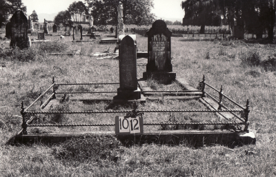Historic picture of Makaraka cemetery, block MKF, plot 1012.