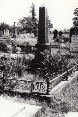 Historic picture of Makaraka cemetery, block MKF, plot 1018.