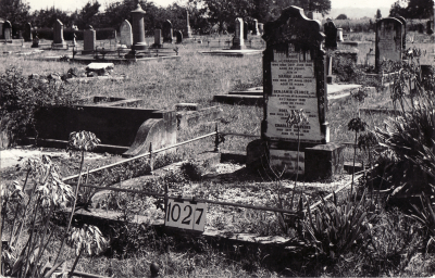 Historic picture of Makaraka cemetery, block MKF, plot 1027.