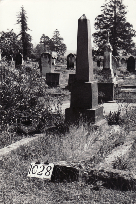 Historic picture of Makaraka cemetery, block MKF, plot 1028B.