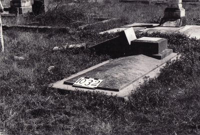 Historic picture of Makaraka cemetery, block MKF, plot 1032.