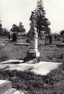 Historic picture of Makaraka cemetery, block MKF, plot 1105.