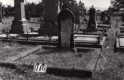 Historic picture of Makaraka cemetery, block MKF, plot 1116.