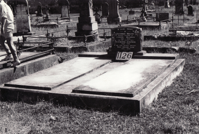 Historic picture of Makaraka cemetery, block MKF, plot 1126.