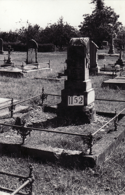Historic picture of Makaraka cemetery, block MKF, plot 1152.