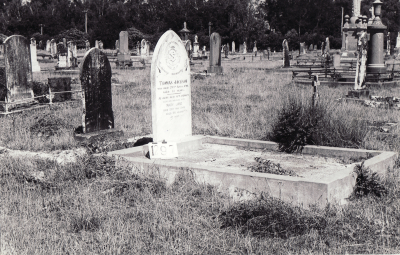 Historic picture of Makaraka cemetery, block MKF, plot 1297.