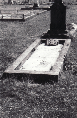 Historic picture of Makaraka cemetery, block MKF, plot 1309.