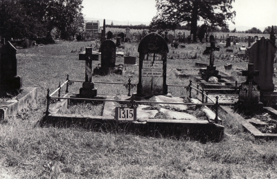 Historic picture of MAKARAKA cemetery, block MKF, plot 1315.