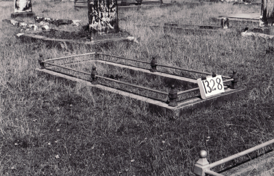Historic picture of Makaraka cemetery, block MKF, plot 1328.