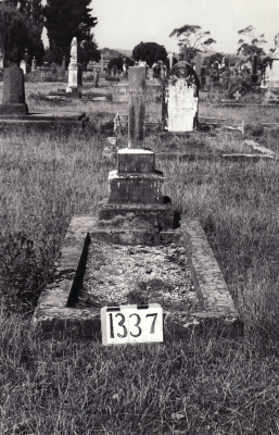 Historic picture of Makaraka cemetery, block MKF, plot 1337.