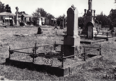 Historic picture of Makaraka cemetery, block MKF, plot 983.