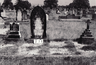 Historic picture of Makaraka cemetery, block MKG, plot 331.