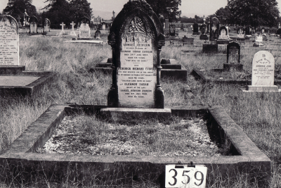 Historic picture of Makaraka cemetery, block MKG, plot 359.