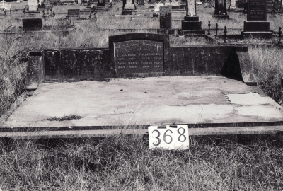 Historic picture of Makaraka cemetery, block MKG, plot 368.