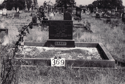 Historic picture of Makaraka cemetery, block MKG, plot 369.