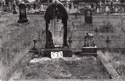 Historic picture of Makaraka cemetery, block MKG, plot 533.