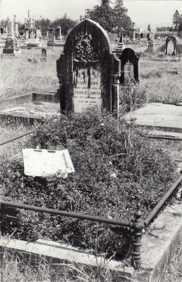 Historic picture of Makaraka cemetery, block MKG, plot 544.