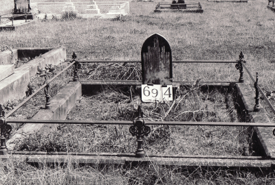 Historic picture of Makaraka cemetery, block MKG, plot 694.