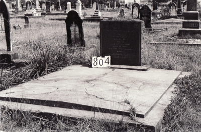 Historic picture of Makaraka cemetery, block MKG, plot 804.