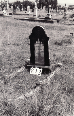 Historic picture of Makaraka cemetery, block MKG, plot 813.