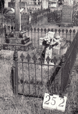 Historic picture of Makaraka cemetery, block MKH, plot 252.