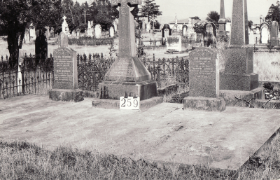 Historic picture of Makaraka cemetery, block MKH, plot 259.