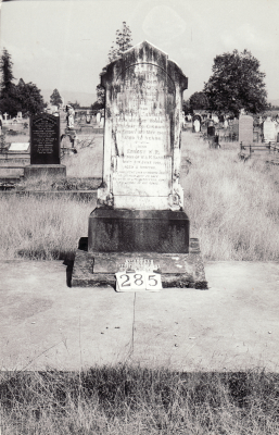 Historic picture of Makaraka cemetery, block MKH, plot 285.