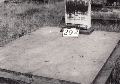 Historic picture of Makaraka cemetery, block MKH, plot 292.