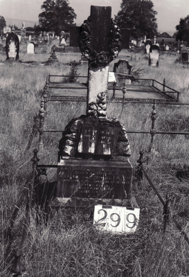 Historic picture of Makaraka cemetery, block MKH, plot 300A.