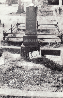 Historic picture of Makaraka cemetery, block MKH, plot 307.