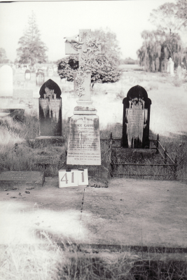 Historic picture of Makaraka cemetery, block MKH, plot 411.