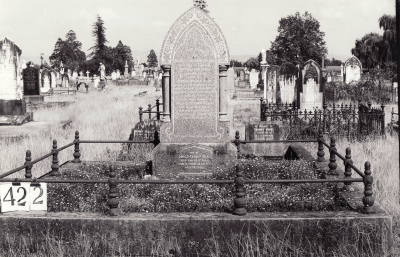 Historic picture of Makaraka cemetery, block MKH, plot 422.