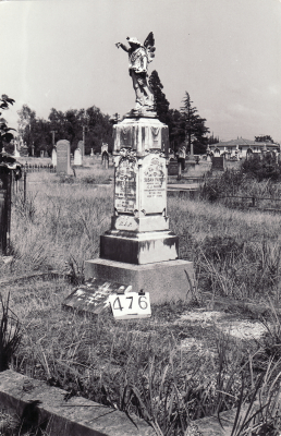 Historic picture of Makaraka cemetery, block MKH, plot 476.