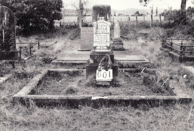 Historic picture of Makaraka cemetery, block MKI, plot 601.