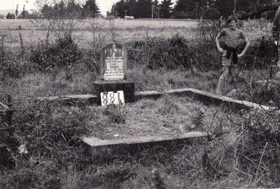 Historic picture of Makaraka cemetery, block MKI, plot 881.