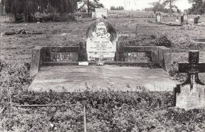 Historic picture of Makaraka cemetery, block MKL, plot 818.