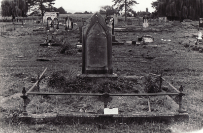 Historic picture of MAKARAKA cemetery, block MKL, plot 826.