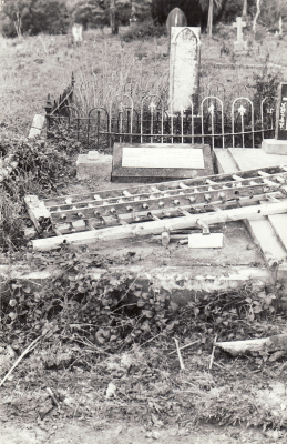 Historic picture of Makaraka cemetery, block MKL, plot 830.
